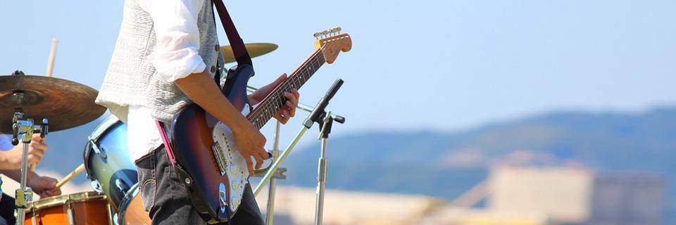 A band plays in the sunshine in the Frenach fete de la musique